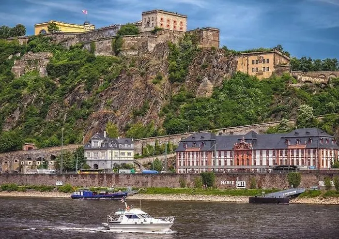 In Am Rhein アパート *